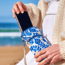 Quilted phone pocket passion bleue