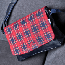 Square flap of saddle bag  tartan rouge