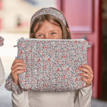 Cosmetic bag with flap serenade rouge gris