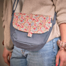 Flap of small shoulder bag porcelaine rosée