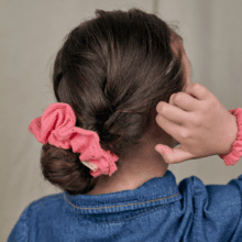 Scrunchie gaze pois or rose sorbet