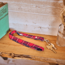 Lanyard necklace tartan rouge