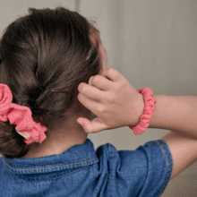 Mini Scrunchie gaze pois or rose sorbet