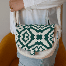 Flap of small shoulder bag jacquard vert