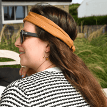 Wire headband retro gaze pois or caramel