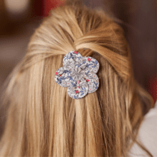 Flower petal hair slide small  serenade rouge gris