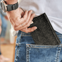 Compact wallet glitter black